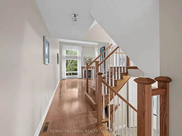 44 Dunbarton Ct — Photo 6
