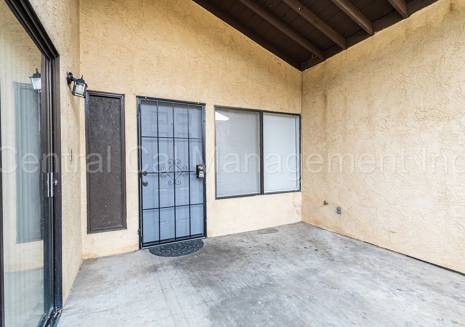 4308 Parkwood Ct — Photo 2
