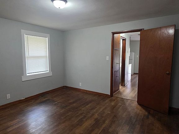 5th image of 2112 S Rangeline Rd