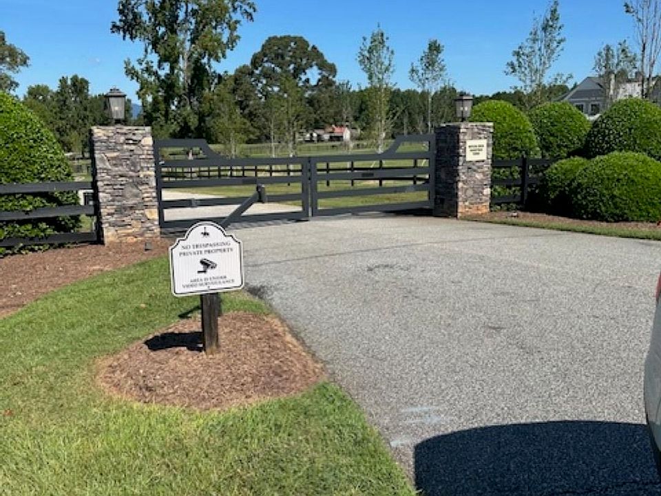 1st image of 298 Stable Gate Dr