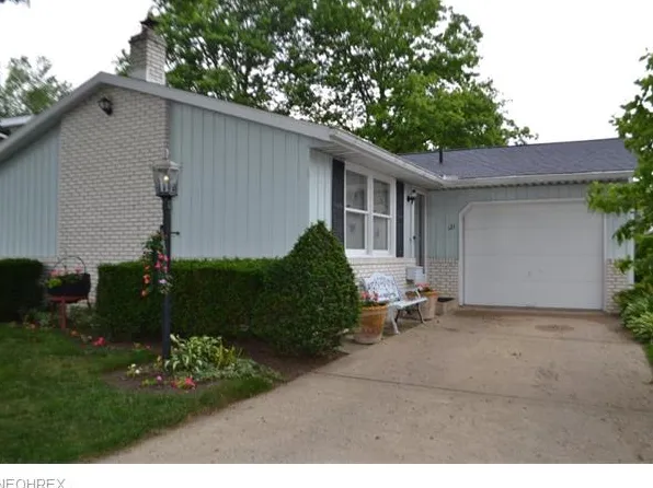 121 E 20th St, Dover, OH 44622