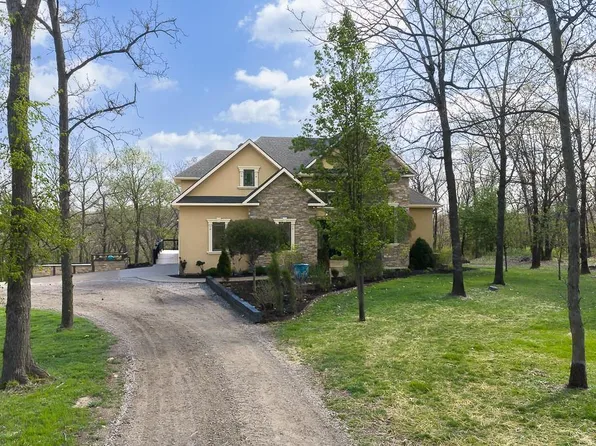 25080 State Ave, Tonganoxie, KS 66086