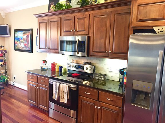 Custom cabinets and granite 