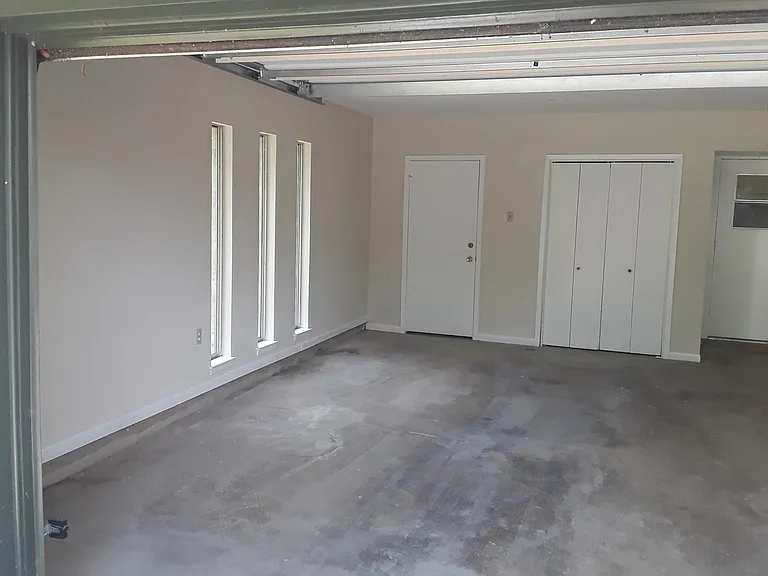 724 Whispering Oaks Dr — Photo 38
