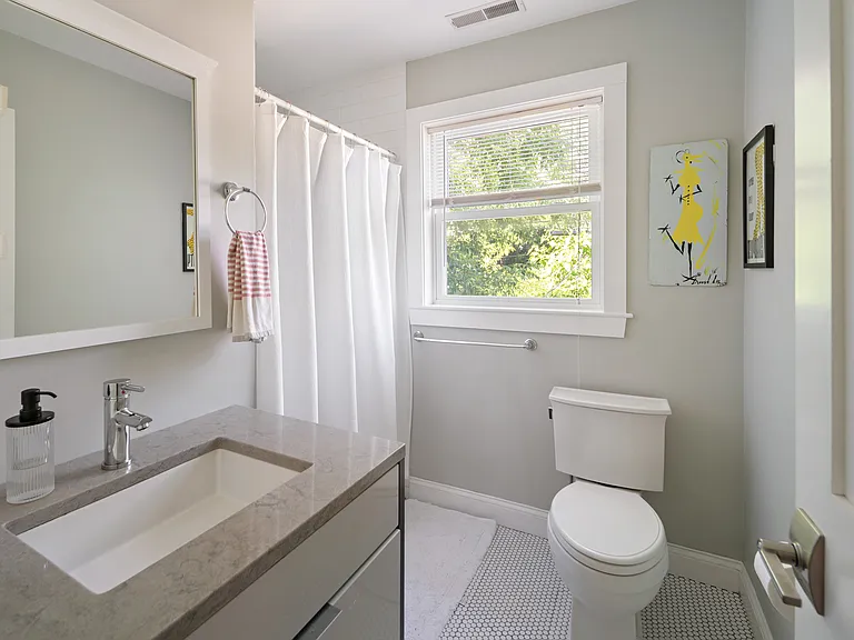 32 Oakland St — Photo 8