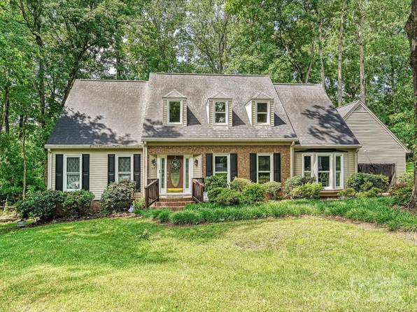 2437 Woodleigh Dr, Gastonia, NC 28056