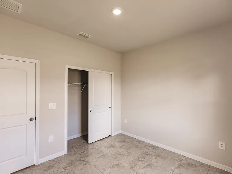 4243 NE 17th Ave — Photo 6