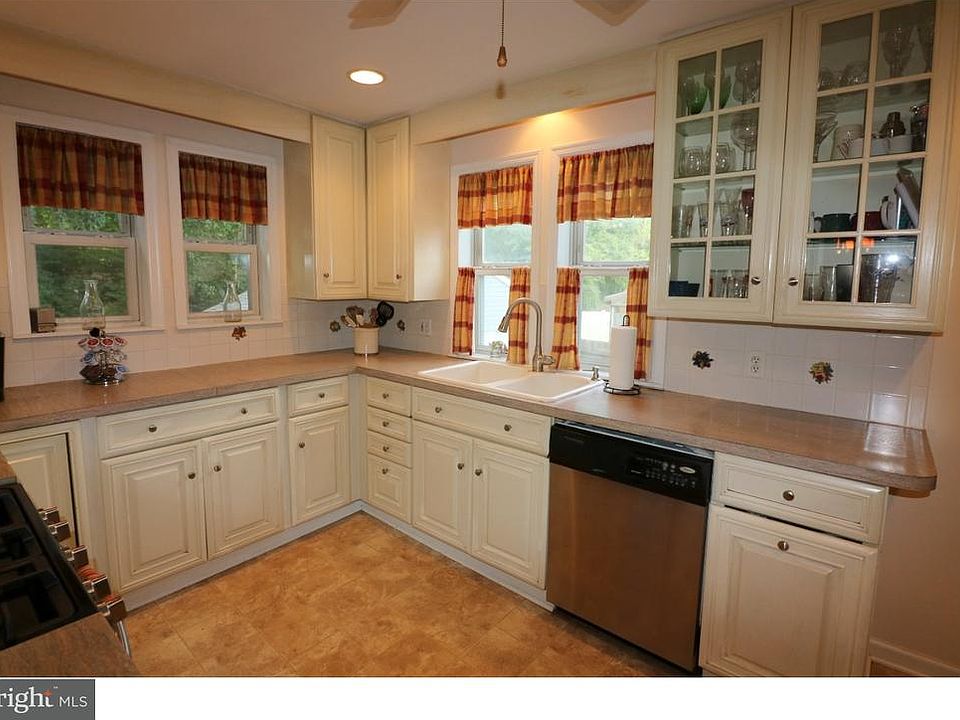 1st image of 647 Sunset Ave
