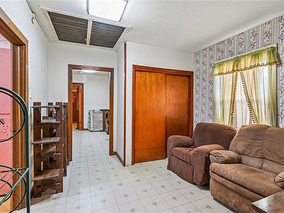5th image of 145 Farman St