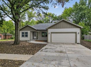 220 E 7th St, Adrian, MO 64720