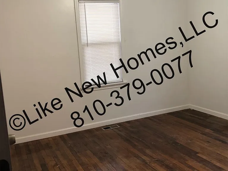 3702 Whitney Ave — Photo 10