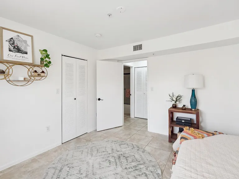 300 Scotia Dr #304 — Photo 14