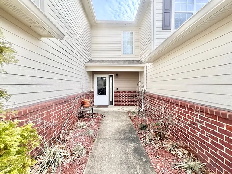 558 Wingspan Way — Photo 2