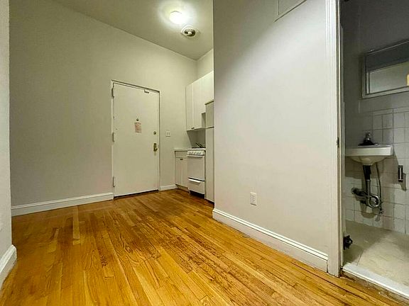 3rd image of 132 Thompson St APT 1
