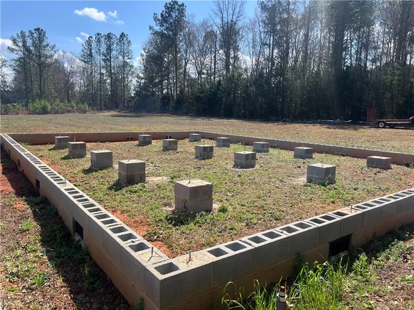 102 Edwards Ln, Cross Hill, SC 29332