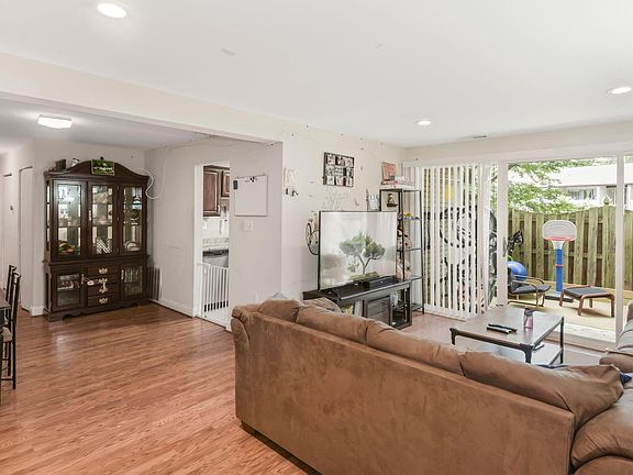 3rd image of 5606 Bloomfield Dr APT 2