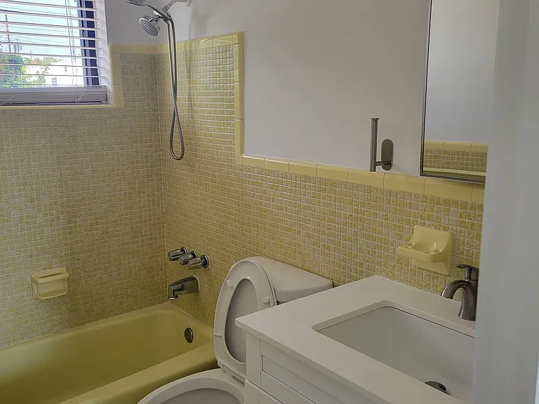 806 SW 2nd St #103 — Photo 4