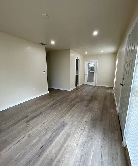 854 Chippendale St — Photo 9