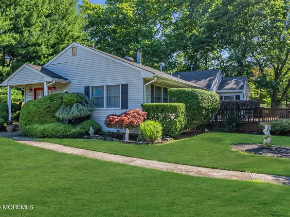 1 Palomino Place, Tinton Falls, NJ 07701