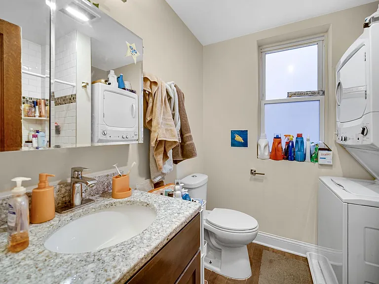 1240 W Cornelia Ave — Photo 7