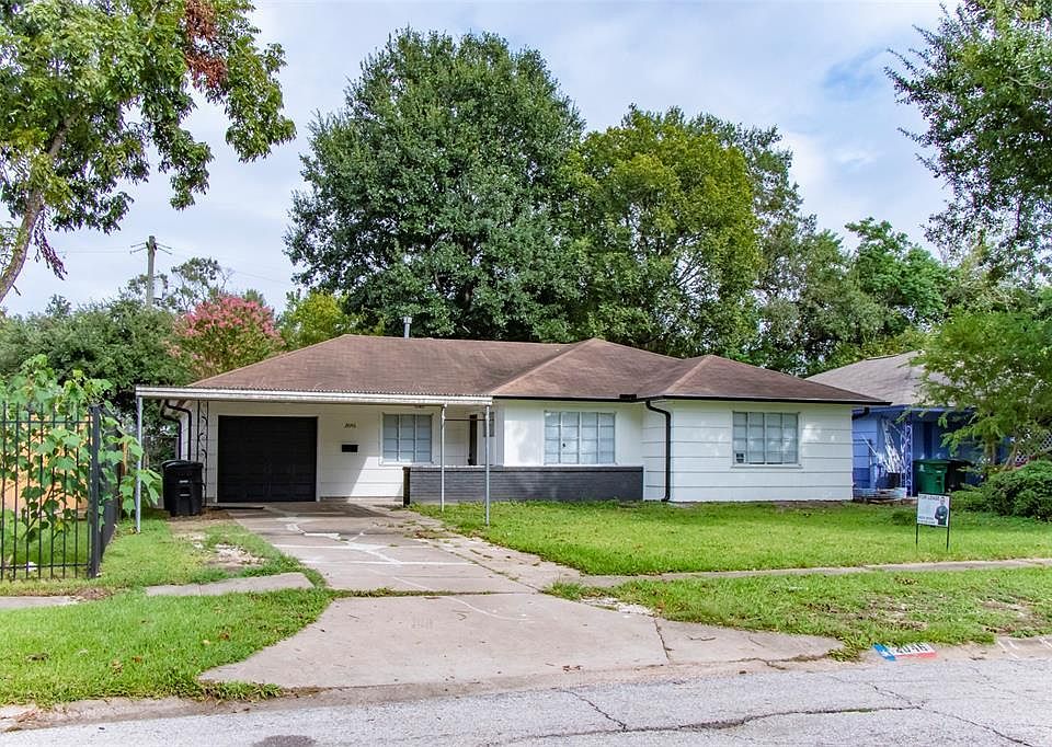 Fresh Paint & New Gutters! 2 car carport / 4 car driveway / 1 car garage - Plenty of street parking!