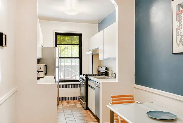 Sold by Compass | media 22