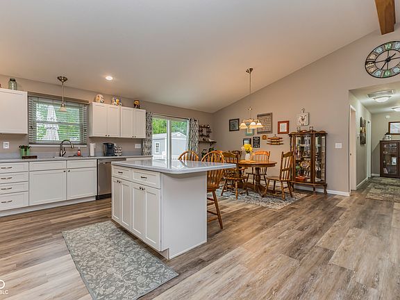 4th image of 5109 N Leslie Dr