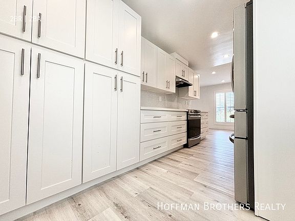 2nd image of 605 San Vicente Blvd APT 210