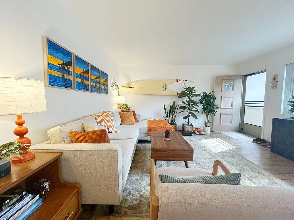 2 bed, 910 sqft, $3,895 — Photo 1