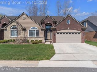 30232 Berghway Trl, Warren, MI