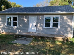 1523 N Hillcrest Ave, Springfield, MO 65802