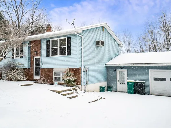 112 Charles Court Rd, Brodheadsville, PA 18322