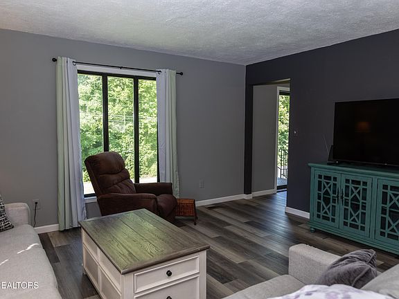 4th image of 7409 Blacks Ferry Rd