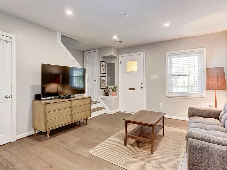 1169 Summit St NE — Photo 15