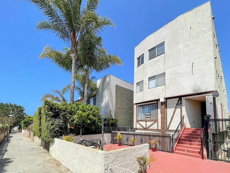 39 Sunset Ave. — Photo 13