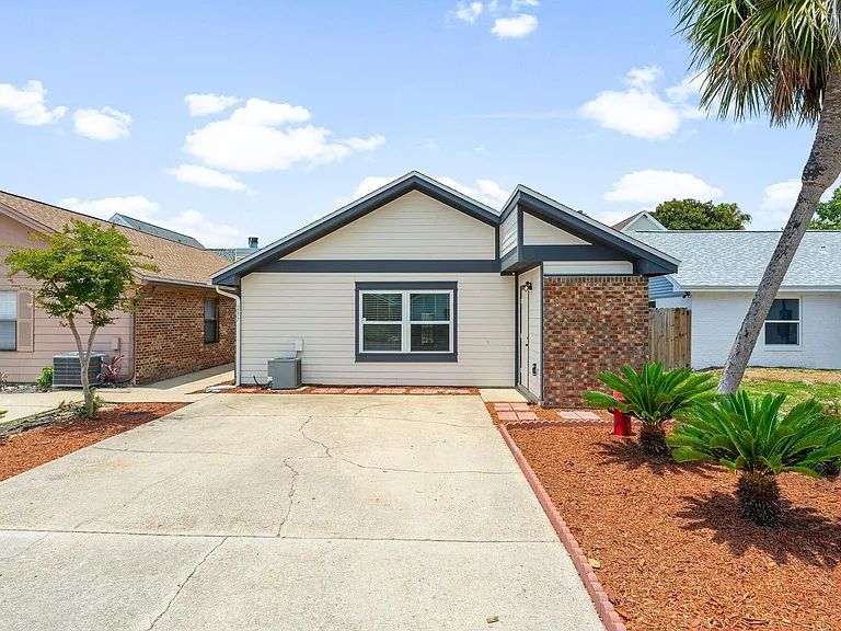 237 Indian Oaks Dr — Photo 3