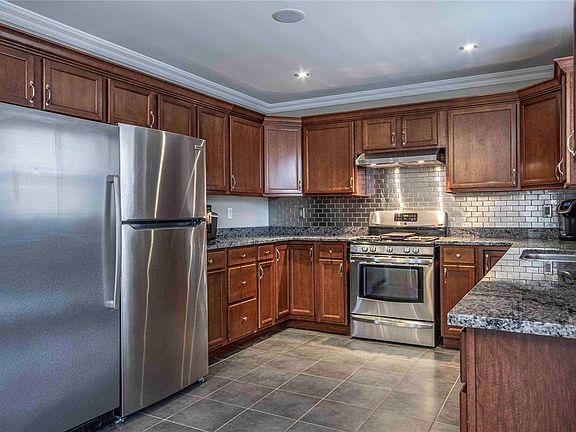 5th image of 20 Woodpath Road