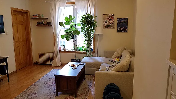 Rented by Avanguard Realty Corp | media 17