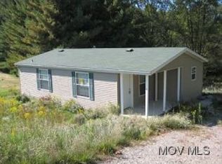 1015 Hocking Rd, Little Hocking, OH 45742