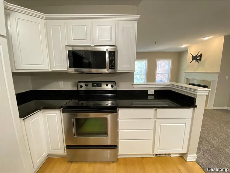 215 S Village Way — Photo 14
