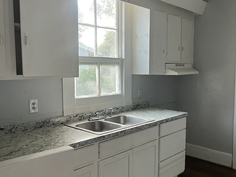 92 Woodlawn Ave #A — Photo 6