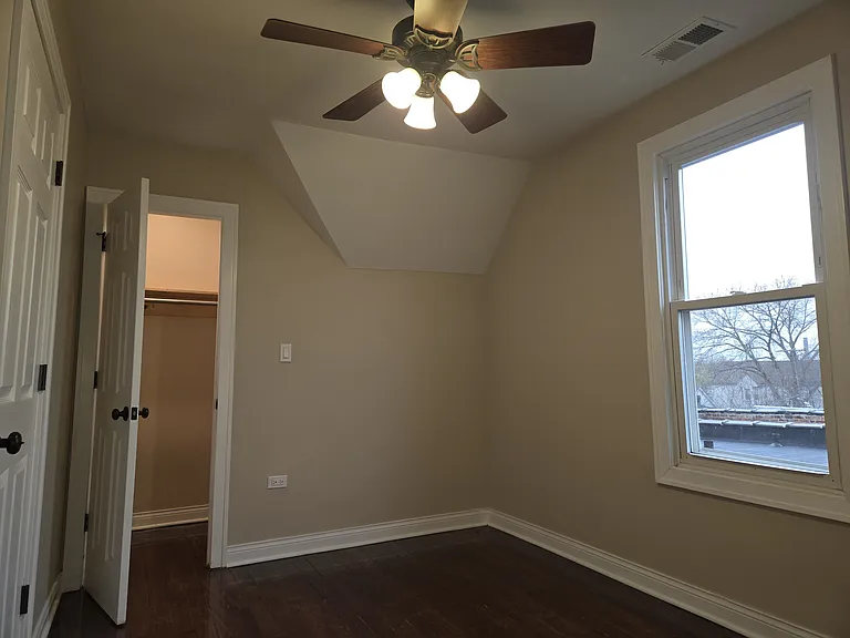 7948 S Escanaba Ave #3 — Photo 15