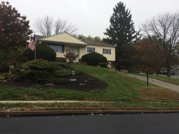 520 Deerfield Dr, Norristown, PA 19403