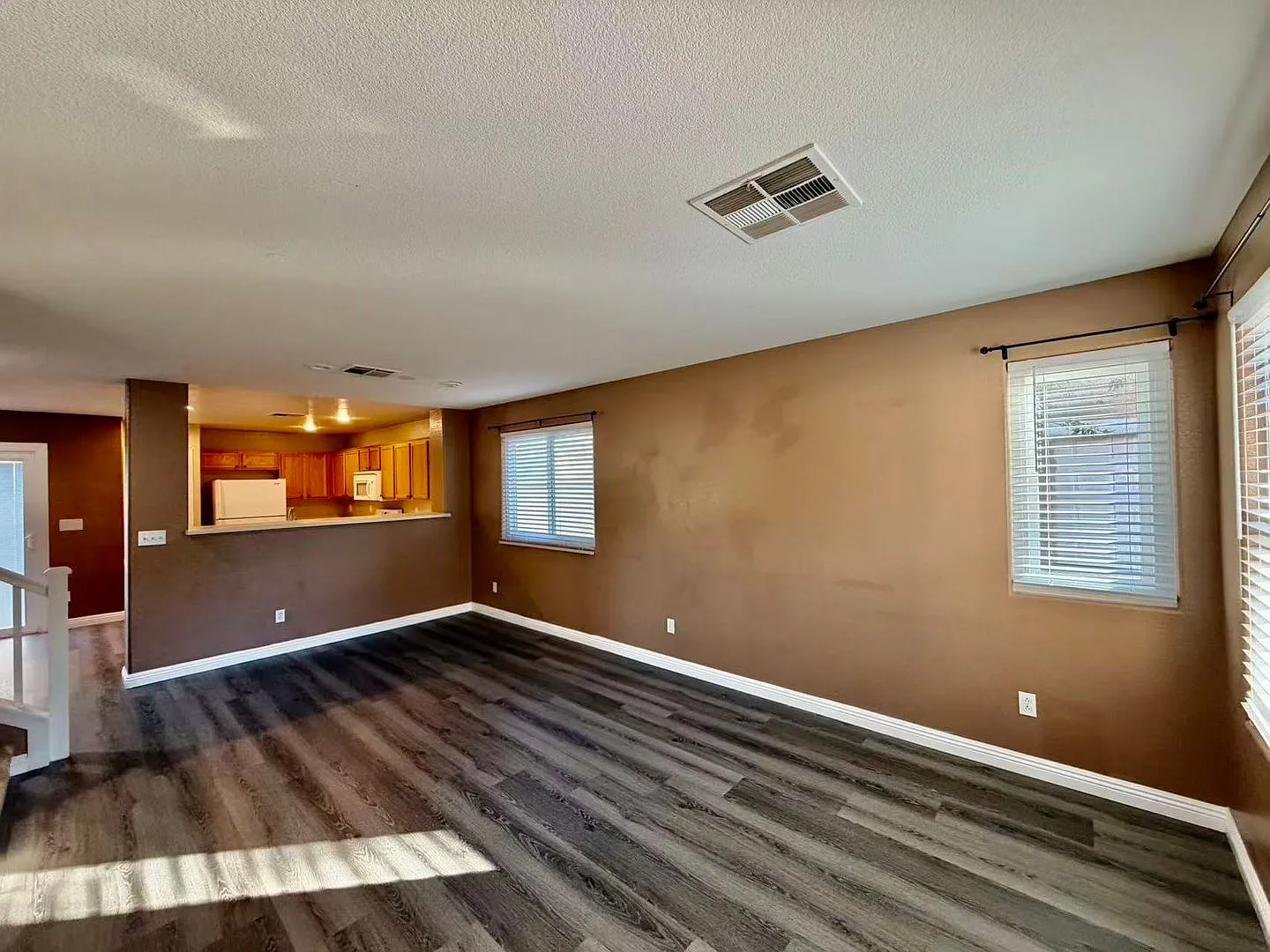 Charming two story house — Photo 3