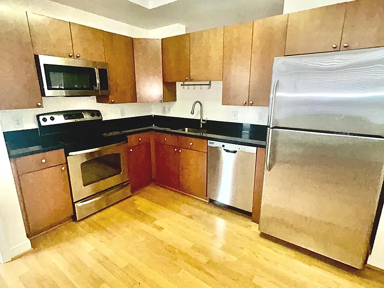 155 Potomac Psge #408 — Photo 4