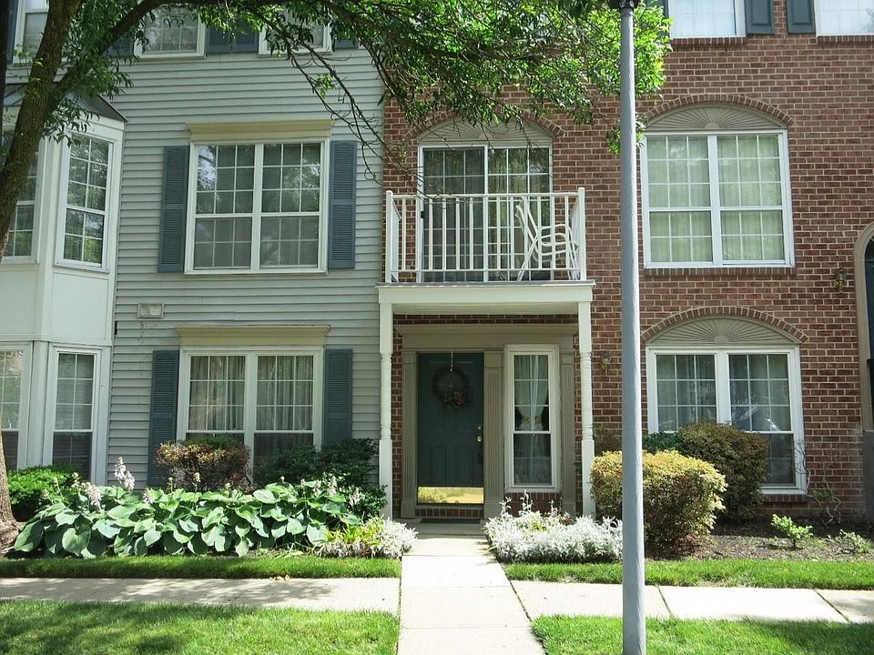 1st image of 66 Chambord Ct