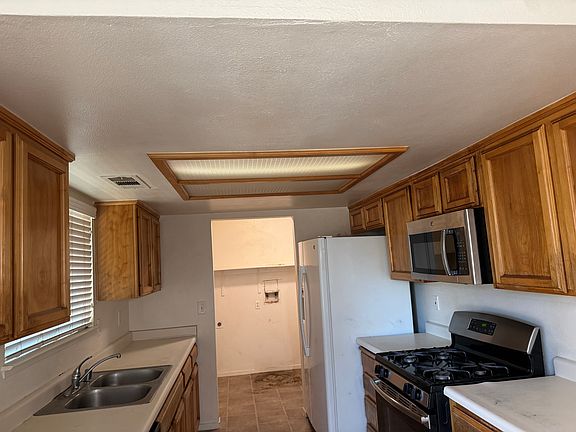 2nd image of 565 Arkelian Ave