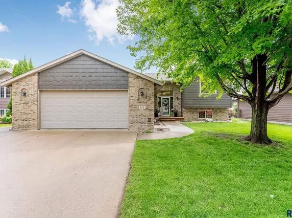 612 Falcon Ave, Harrisburg, SD 57032