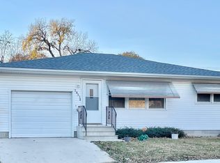 2851 E 4th St, Waterloo, IA 50703