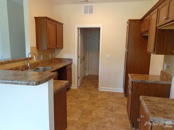 452 RB - Kitchen  .jpg